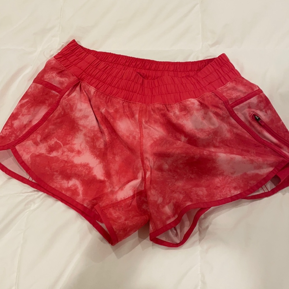 Lululemon Size 10 Tracker Short Pink Tie Dye